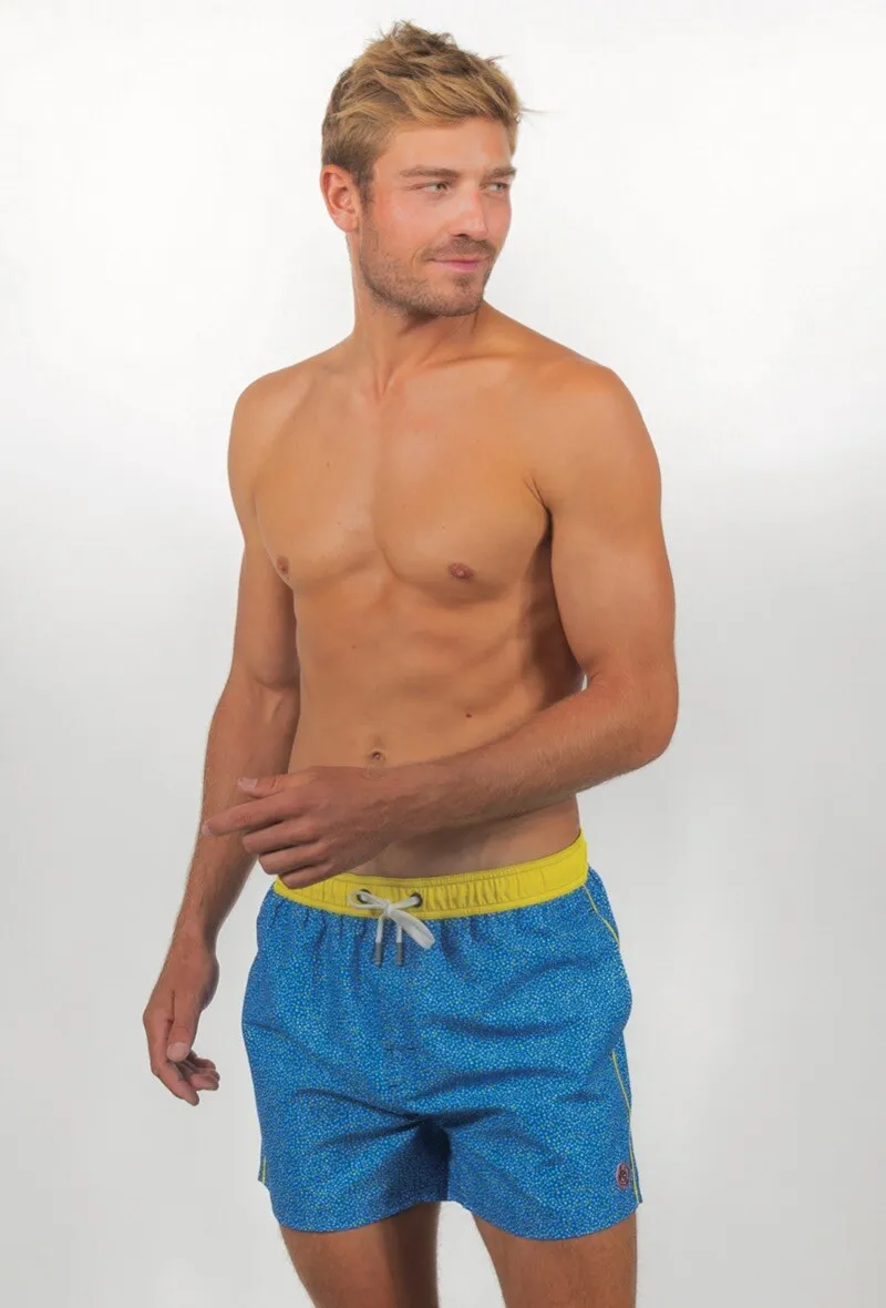 Badehose mit all over Buchstaben