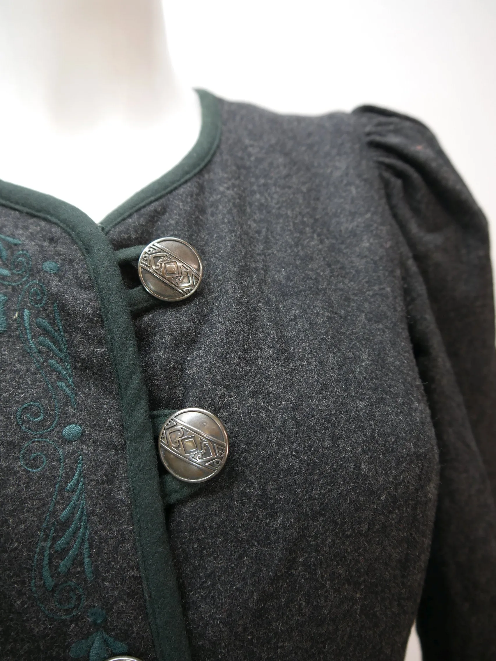 Berwin & Wolff schwarz mit Stickerei wunderschönes Landhauskleid Dirndl Gr.36