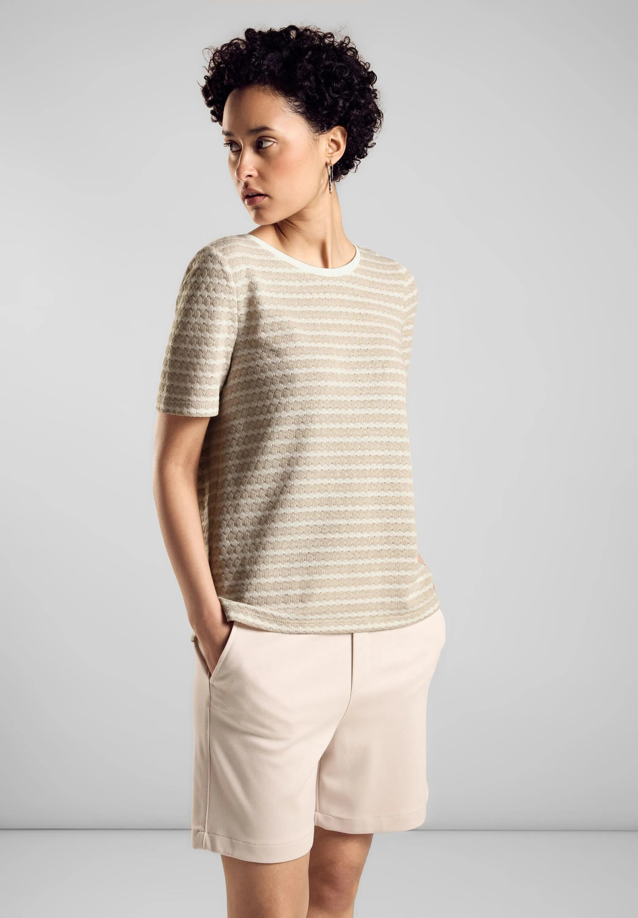 Gestreiftes T-Shirt in Strick-Optik