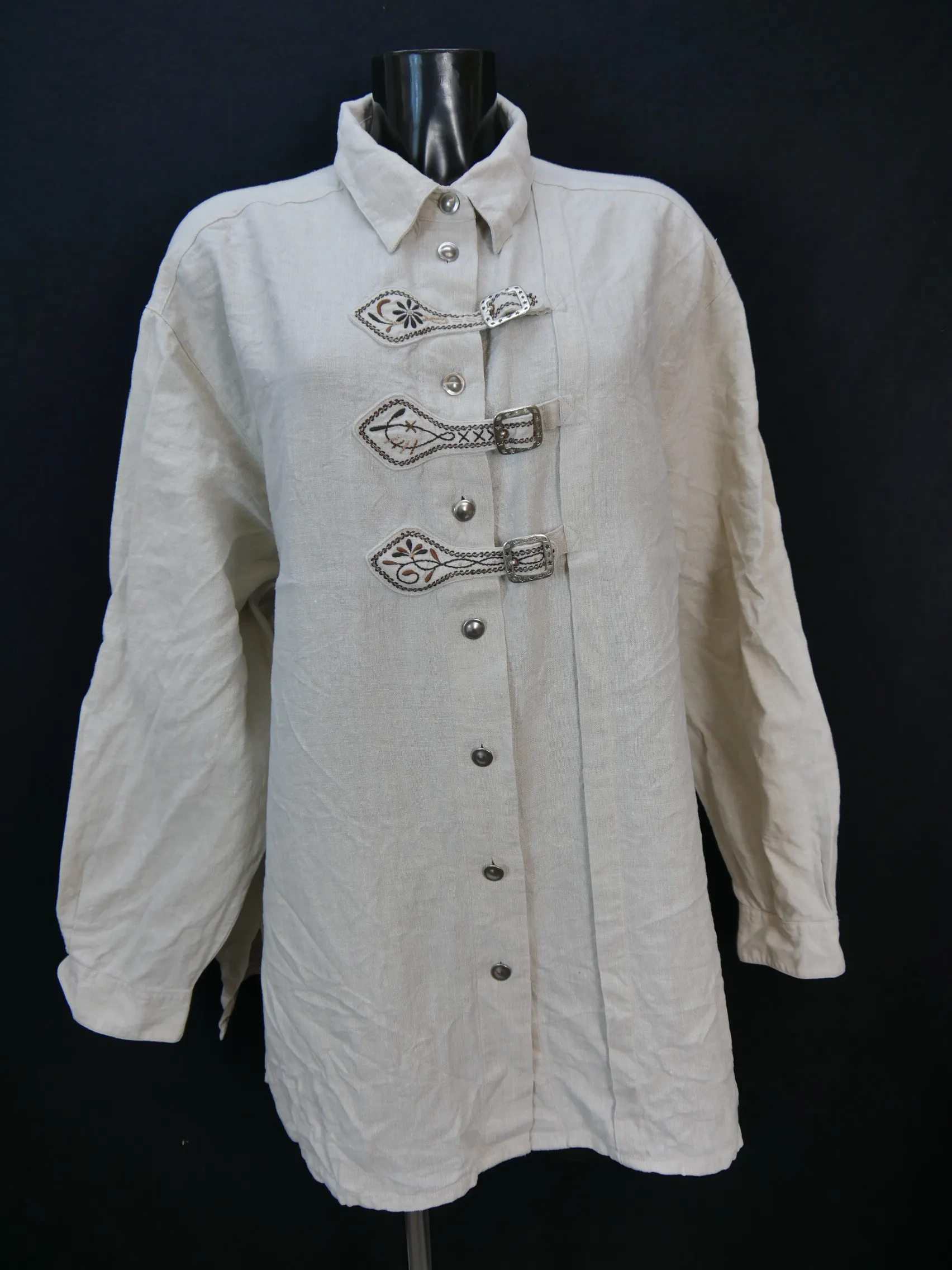 Gr.48 Trachtenbluse beige Bluse Distler Leinen mit Stickerei Schnallen TB8616