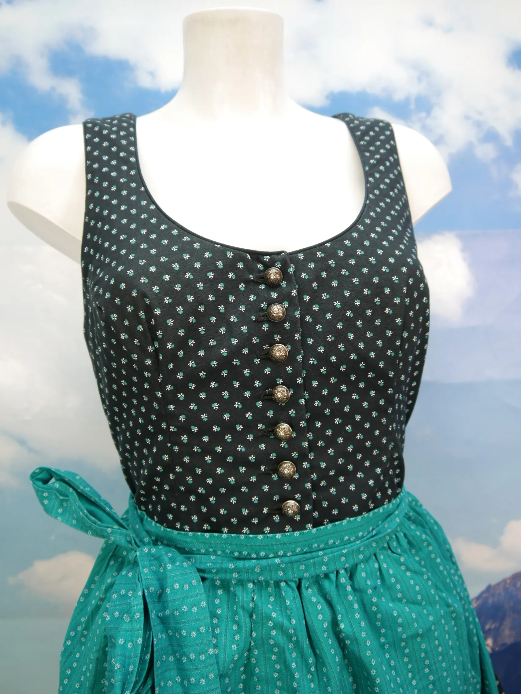 Herrlich schön Handgenäht schwarz Blümchen süßes Dirndl mit Schürze Gr.44