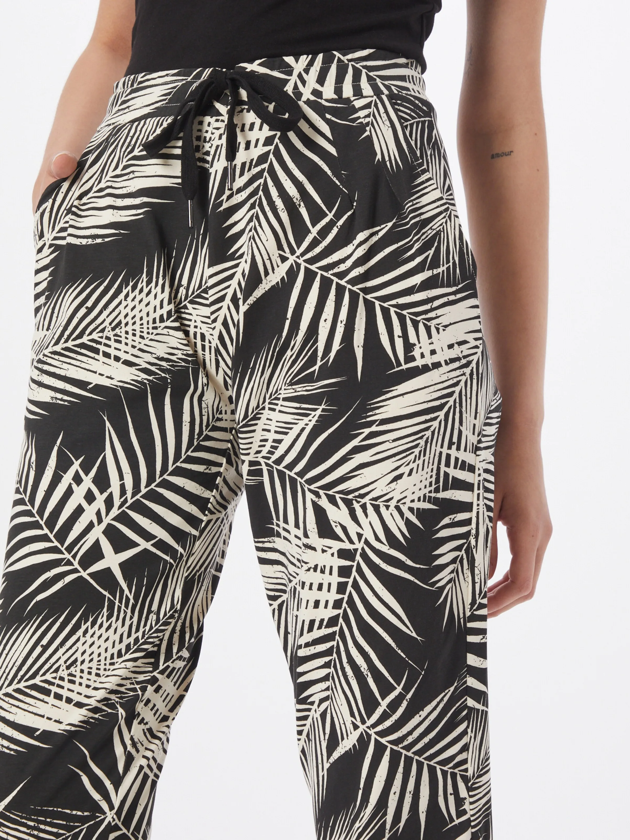 Iriedaily Tapered Hose 'La Palma' in Schwarz
