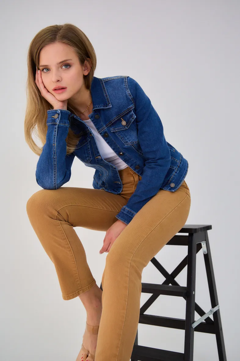 Klassische Jeansjacke (gewaschen) – ANA & LUCY