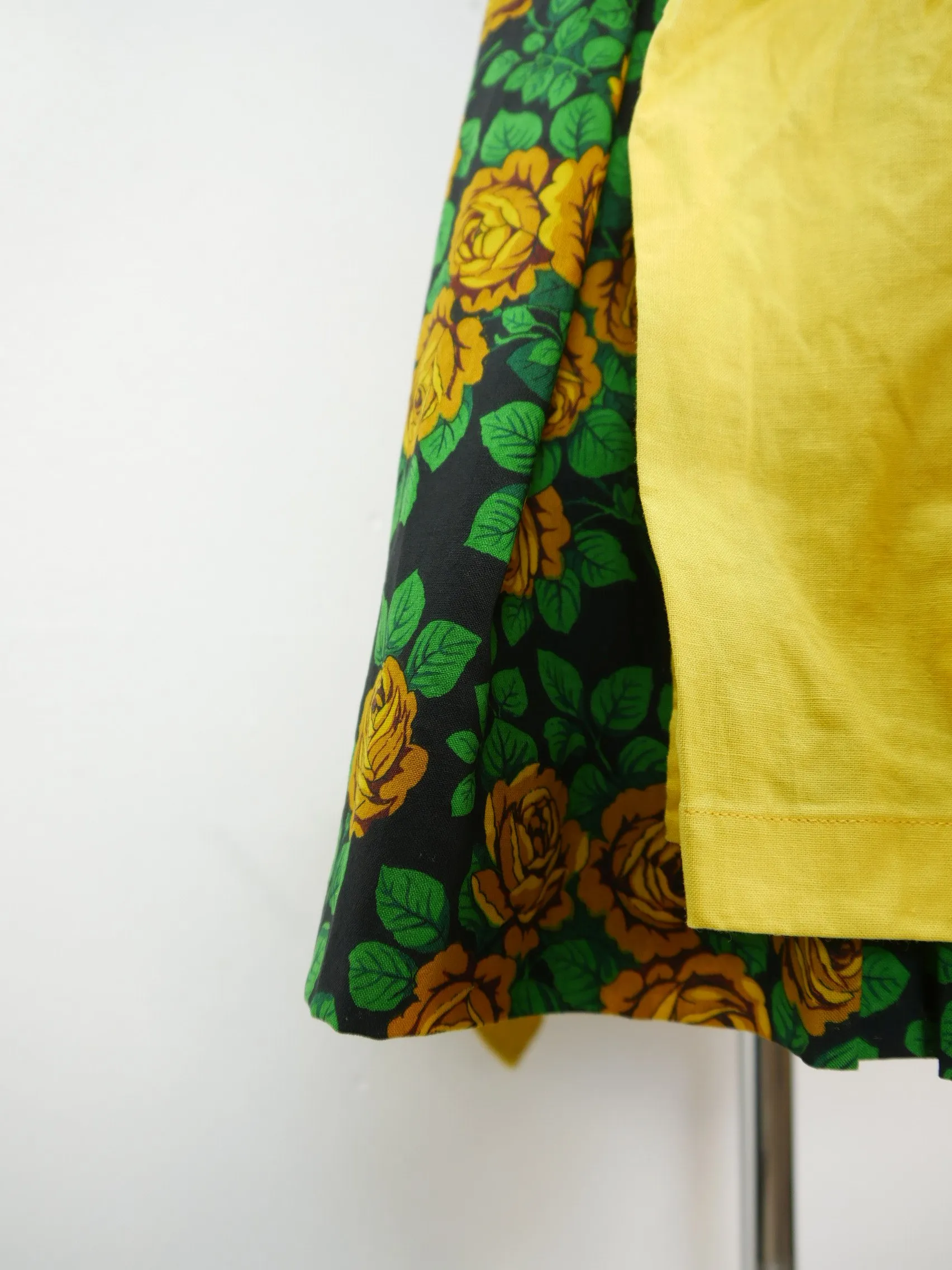 Münchner Dirndl Höck schwarz mit Balkonett herrliches Dirndl mit Schürze Gr.34