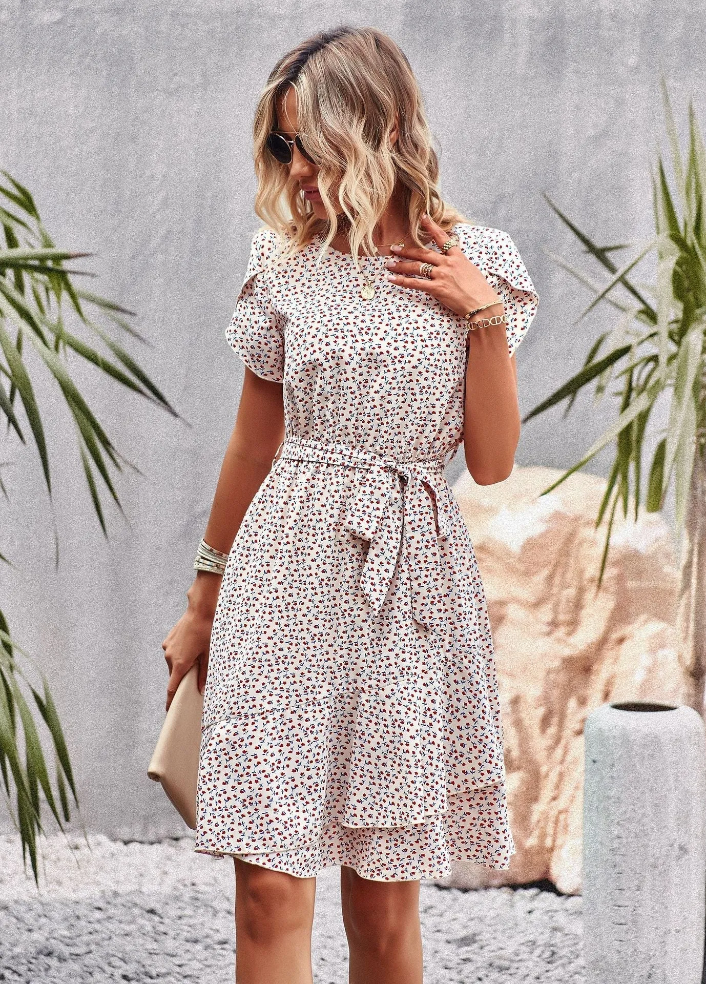 Trendiges Kleid mit schmeichelhaftem Taillenbund