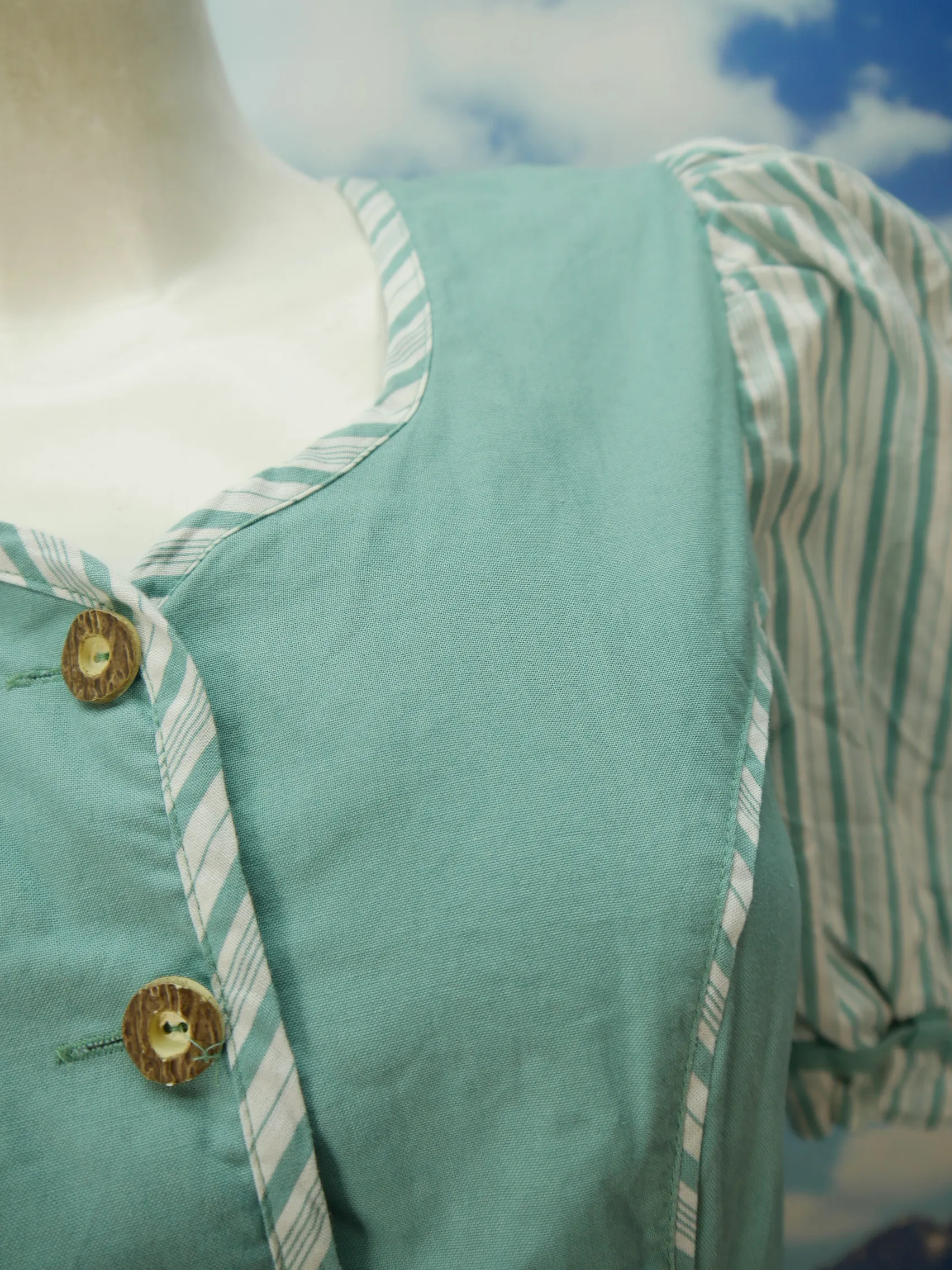 Wunderschönes weiß grün mit Streifen herrlich süßes Dirndl mit Schürze Gr.38